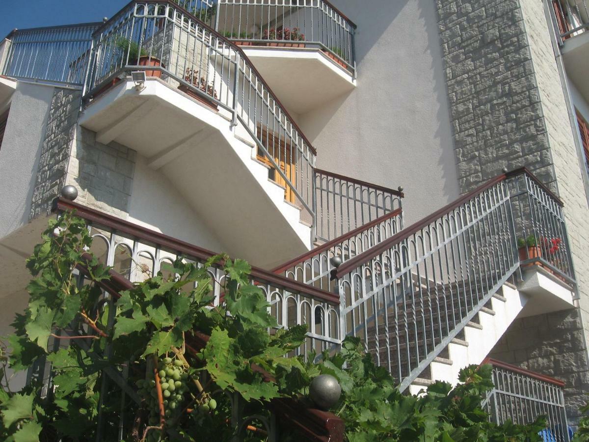 Apartment With Splendid Sea View Trogir Kültér fotó